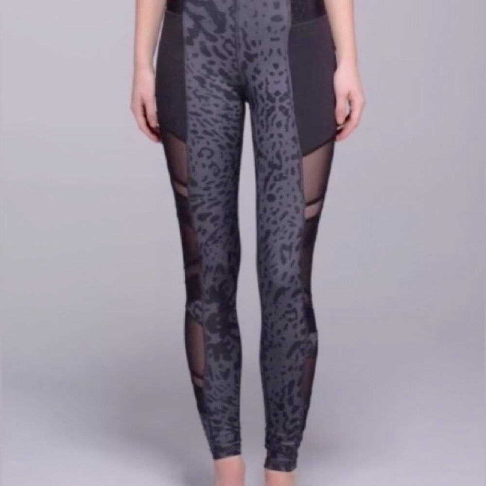 Lululemon leggings leopard print with mesh size 0